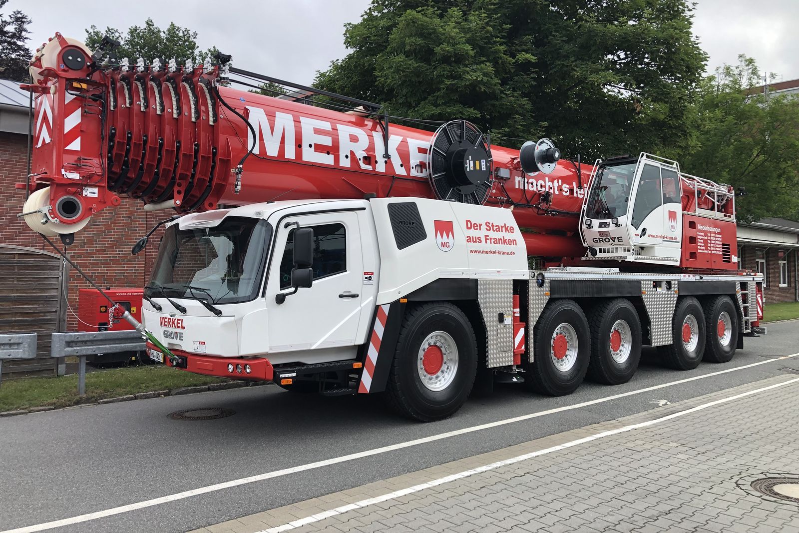 Mobilkran von Merkel Autokrane auf einem Betriebsgelände